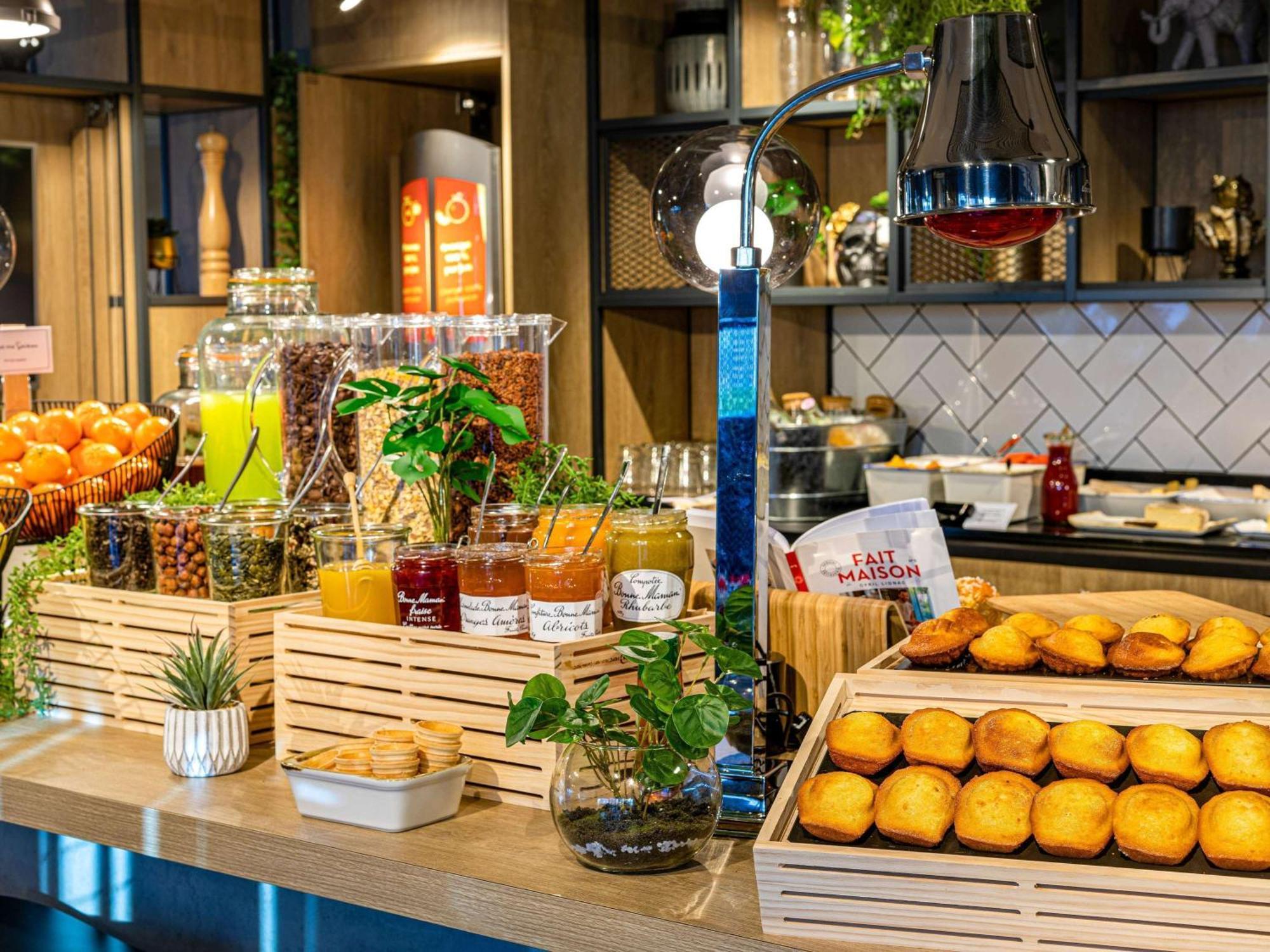 Отель Ibis Lille Centre Grand Palais Экстерьер фото