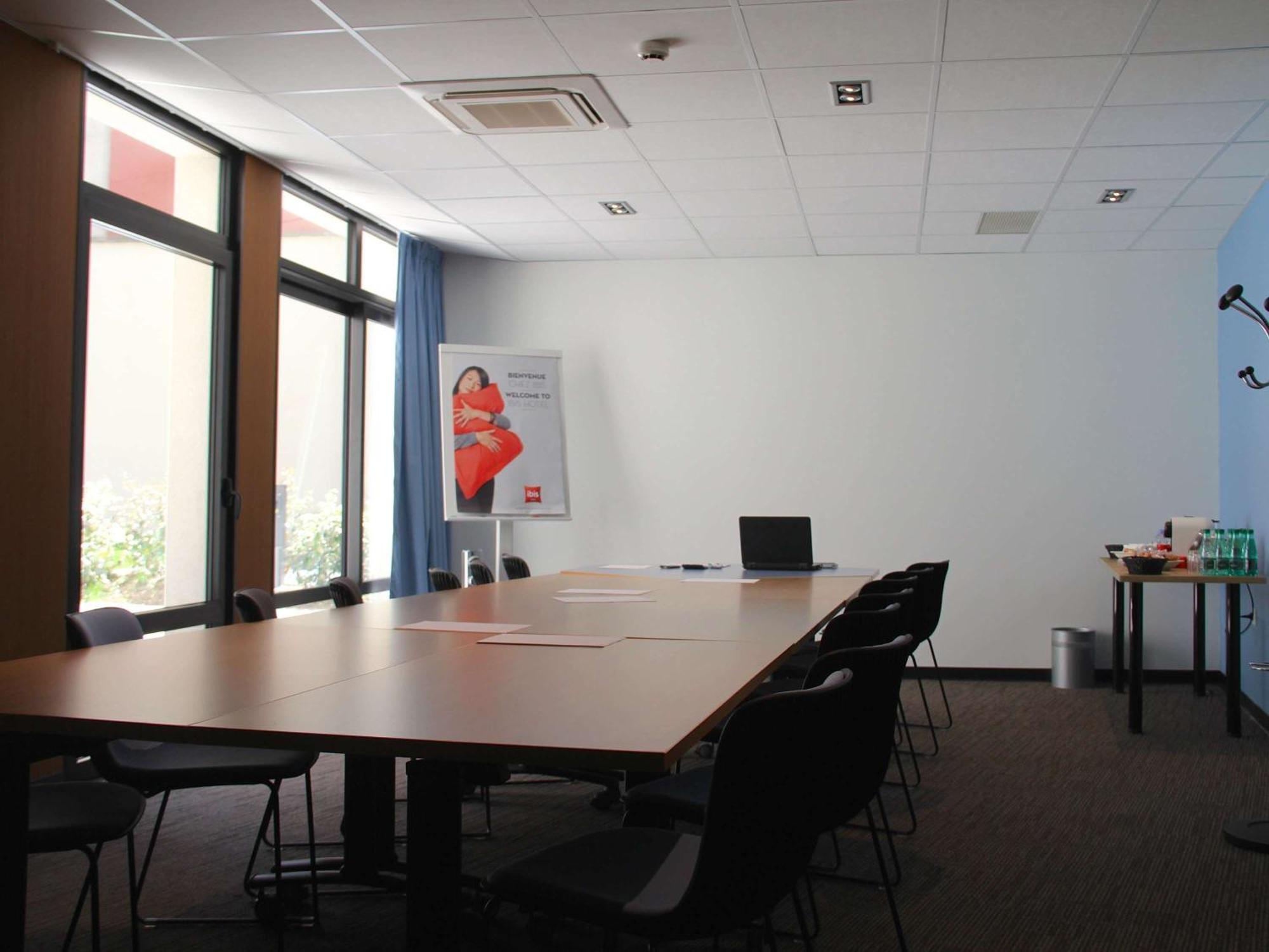 Отель Ibis Lille Centre Grand Palais Экстерьер фото
